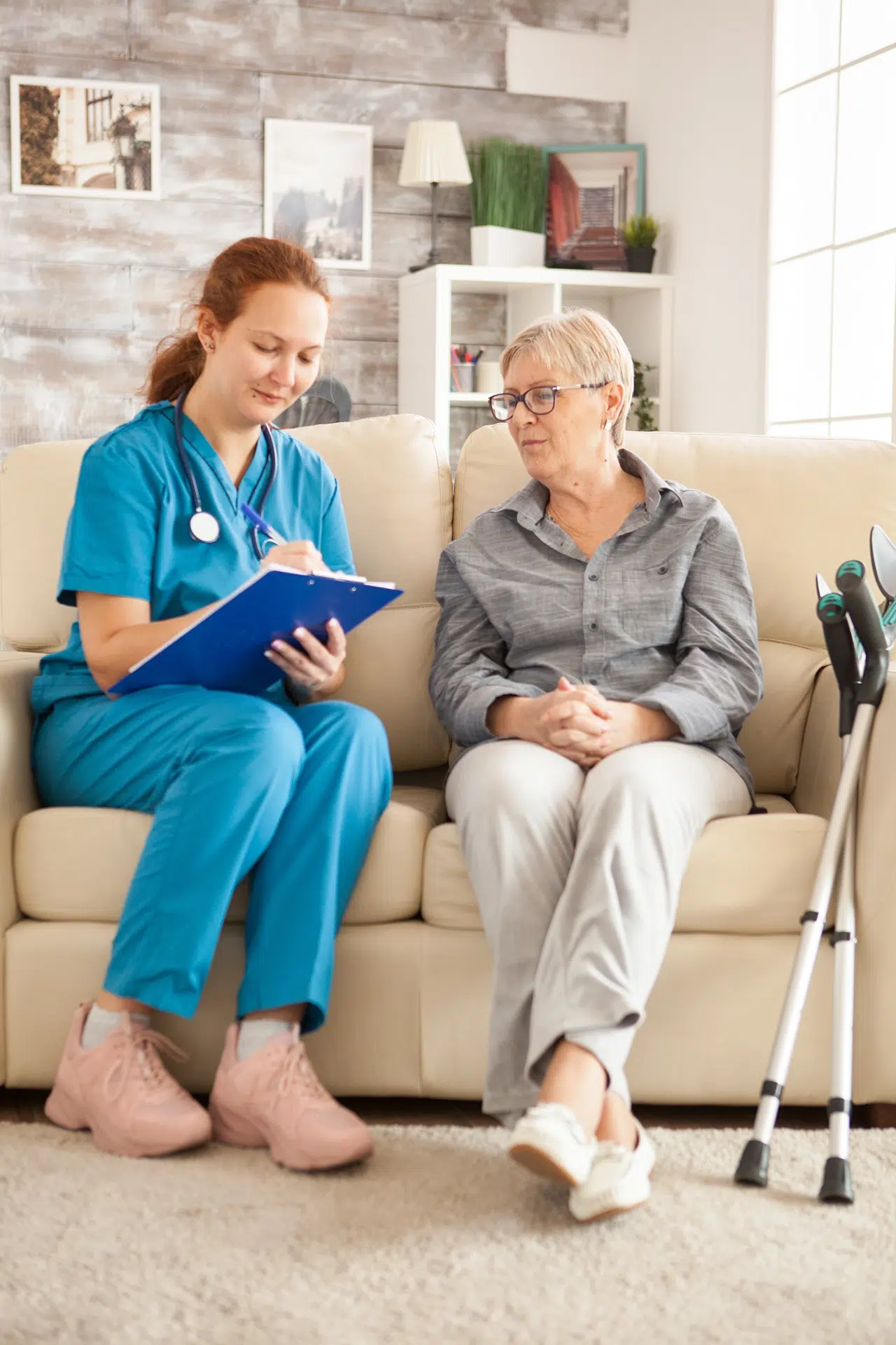 Home health nurse conducting an in-home assessment with a senior woman in Texas.
