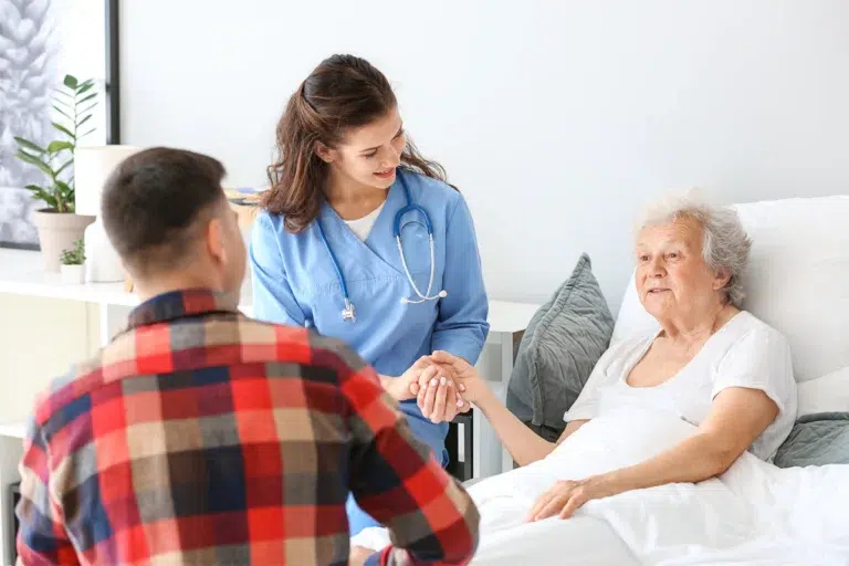 Family discussing care at home with a healthcare professional in Texas